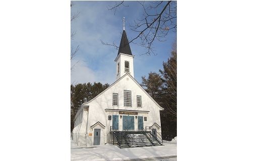  L’église et le presbytère de la paroisse Saint-Barthélemy  à Ayer’s Cliff mis en vente
