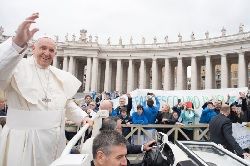 En lien avec l’Église universelle<br><i>Nouvelle série de catéchèse du pape François sur le baptême</i>